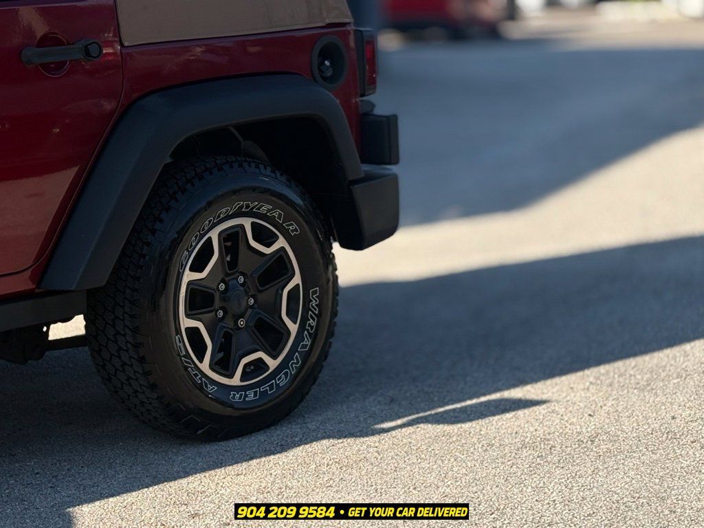 Used 2013 Jeep Wrangler Unlimited Rubicon w/ Connectivity Group AWD/4WD image 2