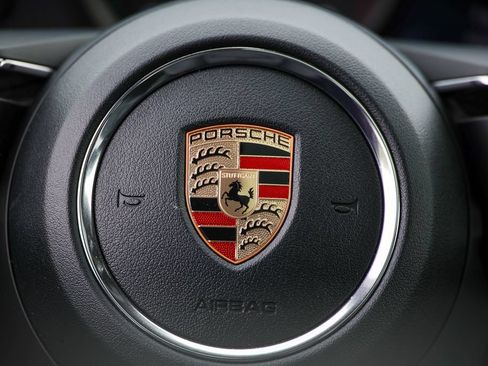 Certified 2026 Porsche Macan AWD/4WD image 18