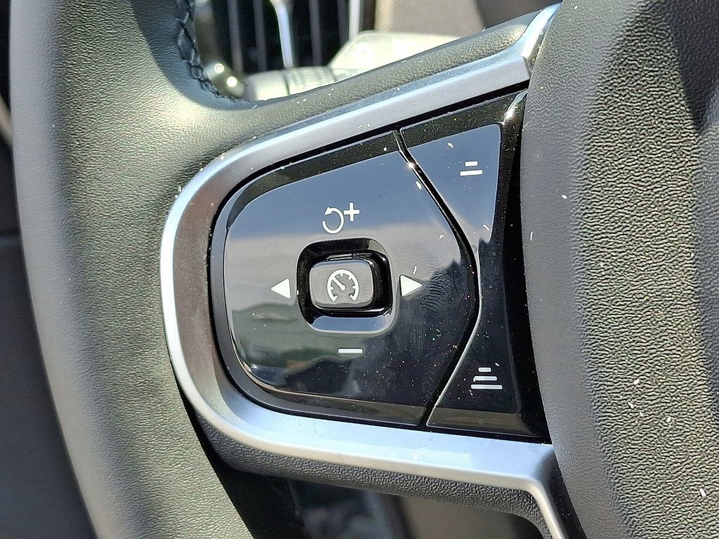 Certified 2026 Volvo XC90 B6 Plus AWD/4WD image 23