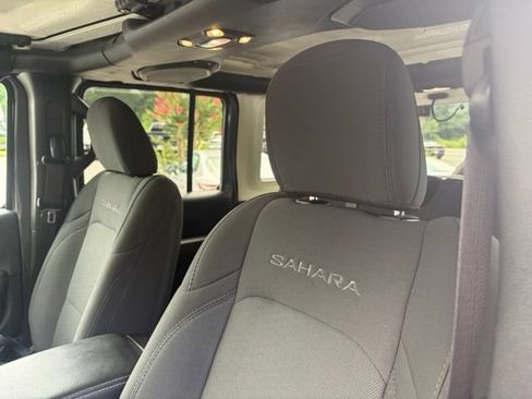 Used 2019 Jeep Wrangler Unlimited Sahara w/ Cold Weather Group AWD/4WD image 5