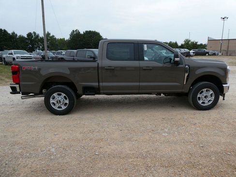 New 2026 Ford F250 XLT w/ XLT Premium Package AWD/4WD image 2