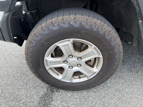 Used 2021 Jeep Wrangler Sport AWD/4WD image 10