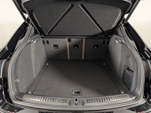 New 2026 Porsche Macan image 17