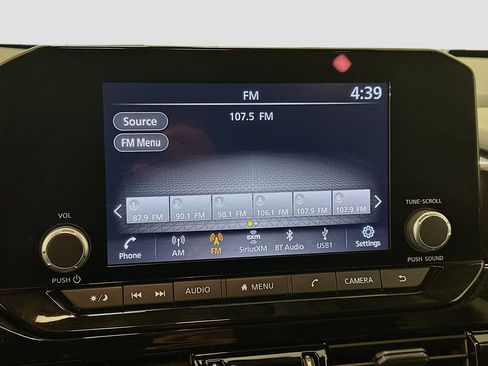 Used 2025 Nissan Pathfinder SV image 21