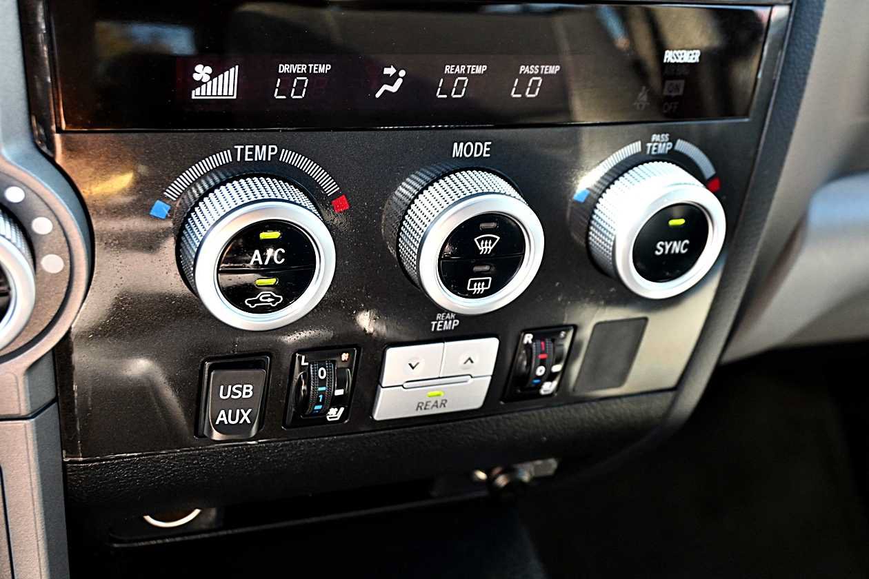 Used 2013 Toyota Sequoia Platinum AWD/4WD image 33
