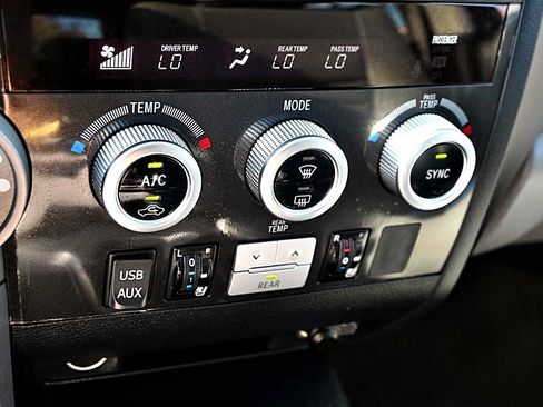 Used 2013 Toyota Sequoia Platinum AWD/4WD image 33
