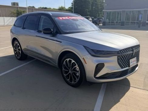Used 2025 Lincoln Nautilus Reserve AWD/4WD image 33