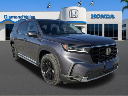New 2025 Honda Pilot Touring image 1