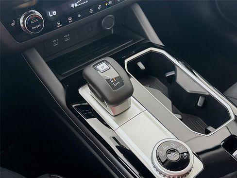 New 2026 Mitsubishi Outlander SE image 16