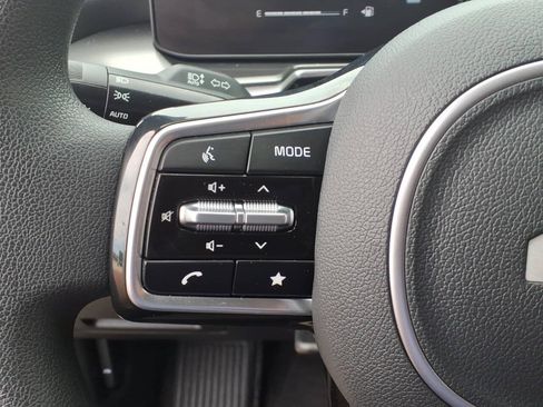 Used 2025 Kia Sorento LX FWD image 13