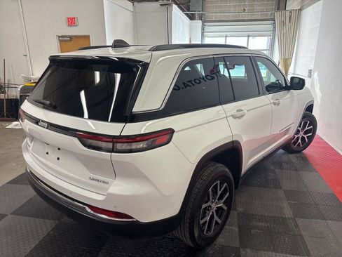 Used 2024 Jeep Grand Cherokee Limited image 8