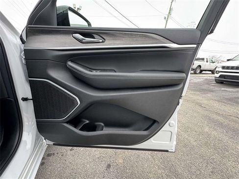 New 2026 Jeep Grand Cherokee Limited image 13