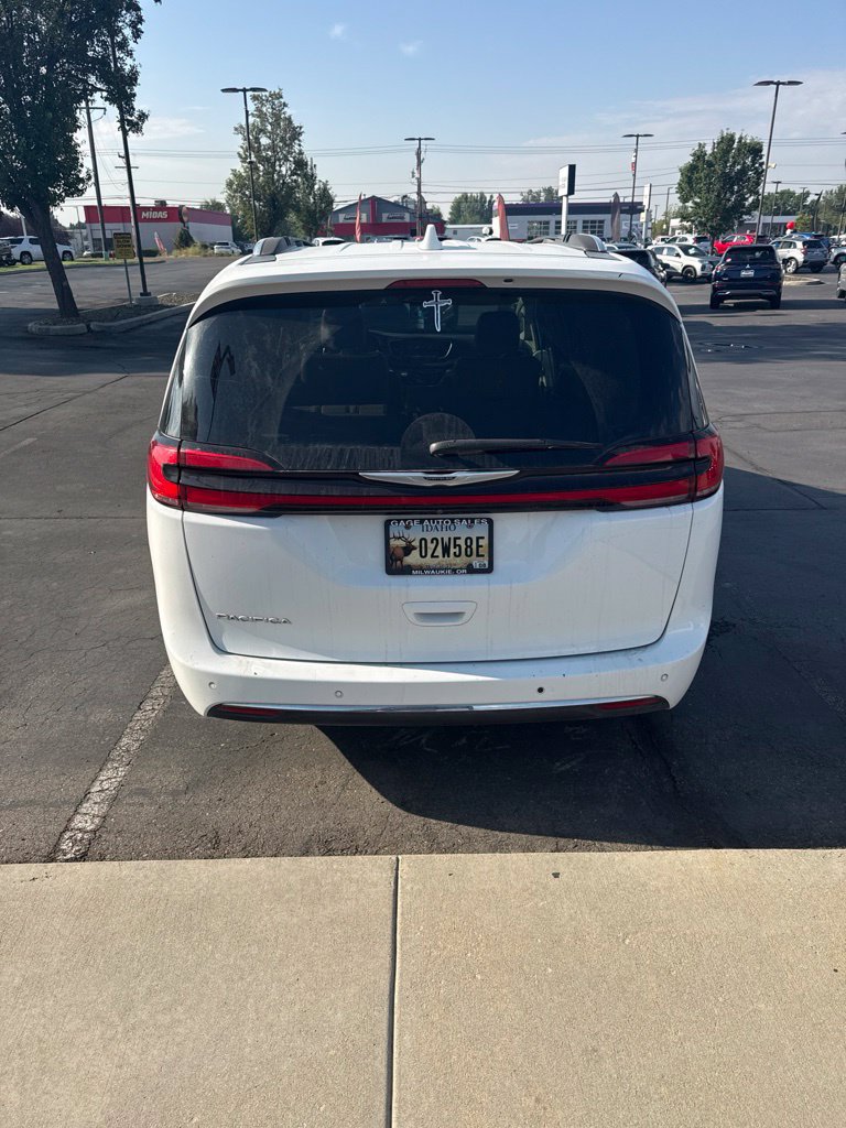 Used 2021 Chrysler Pacifica Touring-L FWD image 8