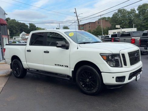 Used 2018 Nissan Titan SV w/ SV Convenience Package AWD/4WD image 4
