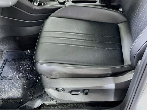Used 2023 Volkswagen Tiguan SE AWD/4WD image 18
