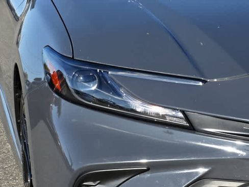 Used 2025 Toyota Camry SE FWD image 5