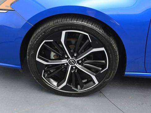 Certified 2025 Nissan Altima 2.5 SR FWD image 9