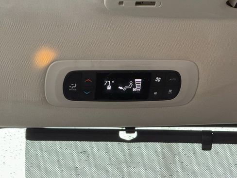 Used 2021 Chrysler Pacifica Touring-L image 30