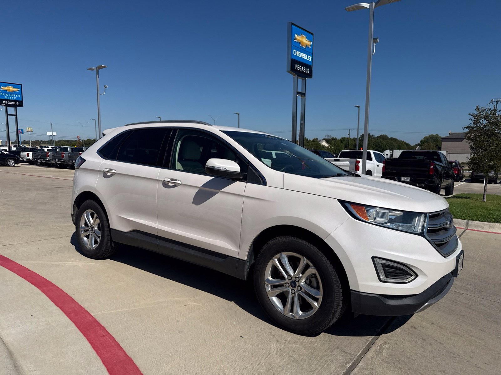 Used 2017 Ford Edge Titanium w/ Technology Package FWD image 7