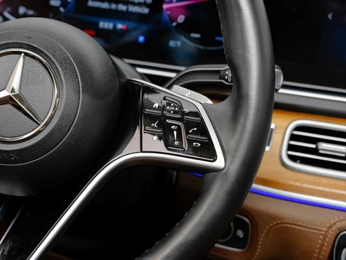 Used 2024 Mercedes-Benz GLE 350 4MATIC w/ AMG Line Exterior image 21