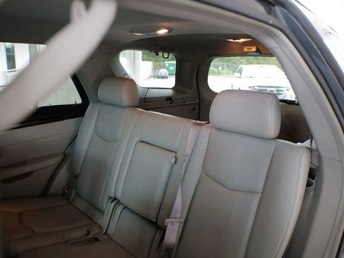 Used 2007 Cadillac SRX image 17