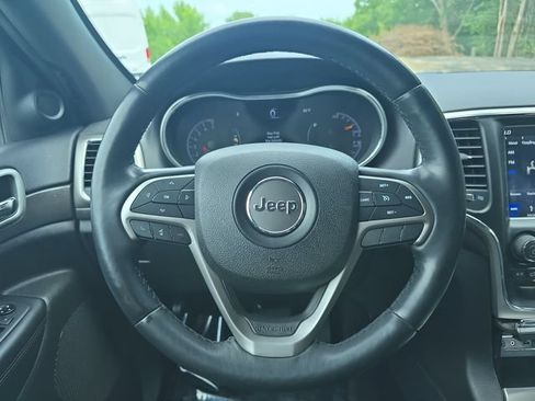 Used 2018 Jeep Grand Cherokee Altitude AWD/4WD image 16