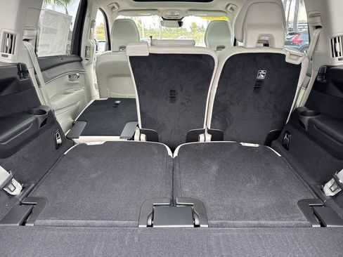 New 2026 Volvo XC90 T8 Ultra w/ Protection Package Premier image 15