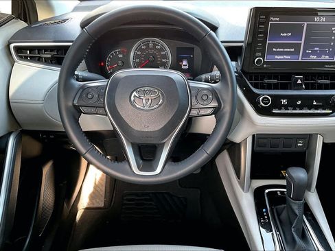 Certified 2022 Toyota Corolla Cross LE image 6