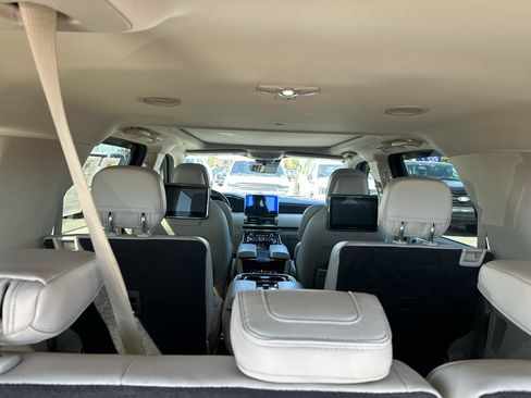 Used 2018 Lincoln Navigator L Reserve w/ Technology Package AWD/4WD image 14