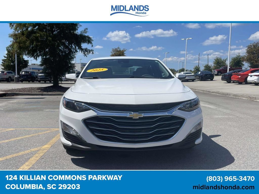 Used 2025 Chevrolet Malibu LT FWD image 2
