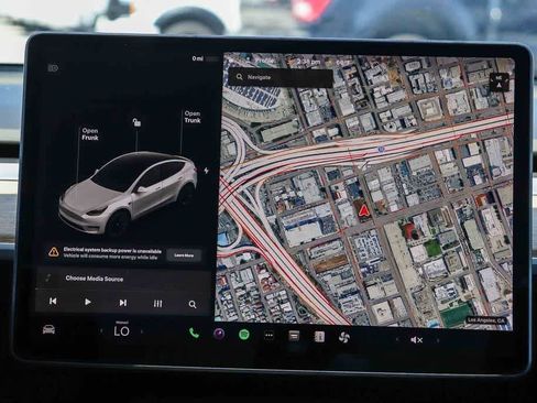 Used 2021 Tesla Model Y Long Range AWD/4WD image 13