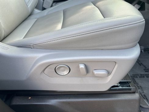 Used 2025 GMC Sierra 1500 SLT image 28