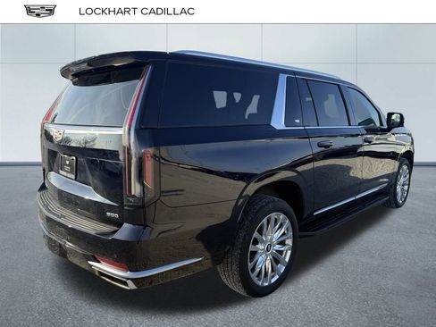 Used 2023 Cadillac Escalade ESV Premium Luxury image 3