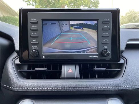 Used 2022 Toyota RAV4 LE AWD/4WD image 18