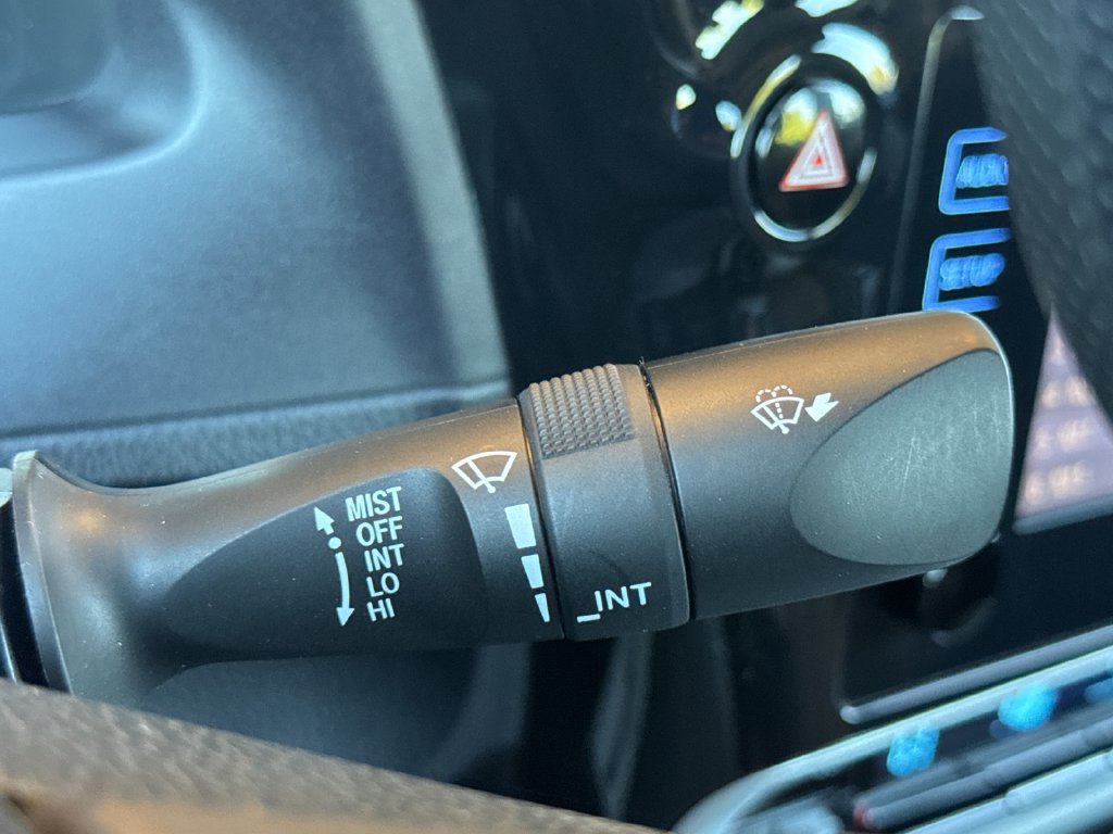Used 2018 Toyota Corolla LE FWD image 30