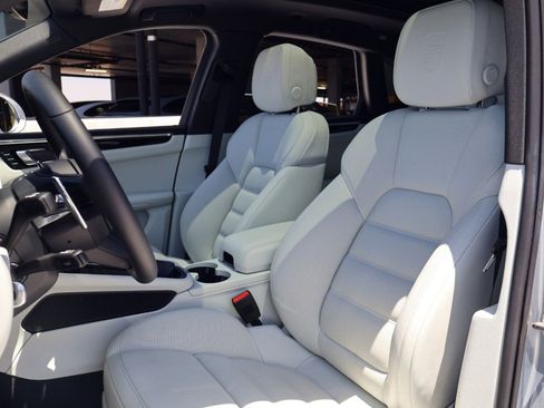 Certified 2026 Porsche Macan S AWD/4WD image 5