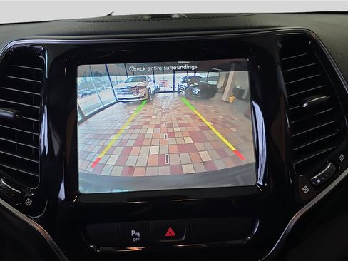 Used 2019 Jeep Cherokee Limited image 22