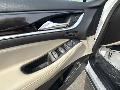 Used 2020 Buick Enclave Premium w/ Sun and Sites Package image 13