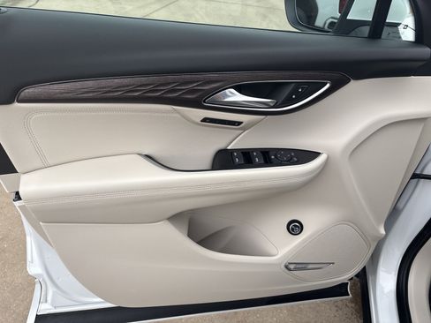 Used 2023 Buick Envision Avenir image 10