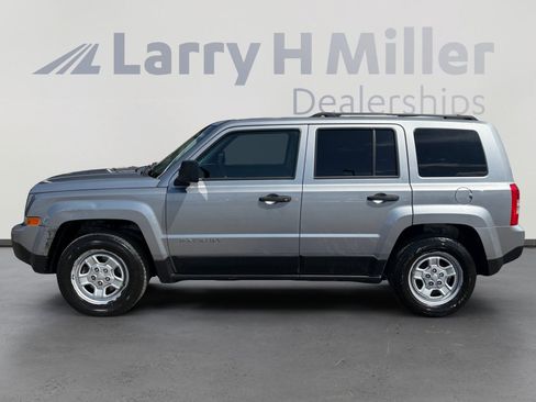 Used 2017 Jeep Patriot Sport FWD image 2