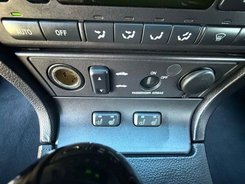 Used 2004 Ford Thunderbird image 32