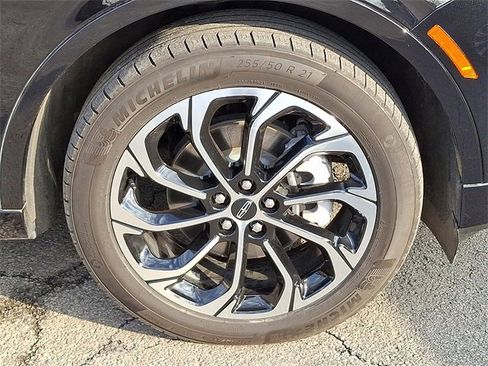 Used 2024 Lincoln Nautilus Reserve w/ Equipment Group 202A image 8