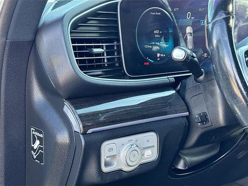 Used 2020 Mercedes-Benz GLE 350 w/ Premium Package image 10