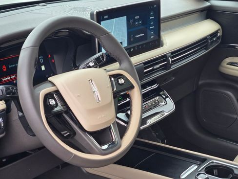 Certified 2024 Lincoln Corsair Premiere w/ Equipment Group 101A image 22