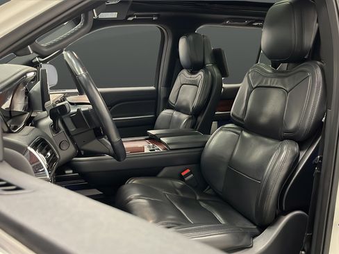 Used 2022 Lincoln Navigator L Reserve AWD/4WD image 9