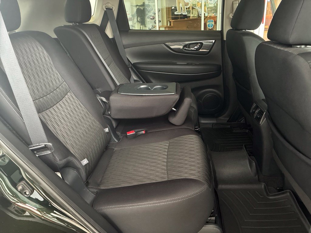 Used 2020 Nissan Rogue SV w/ Premium Package AWD/4WD image 18