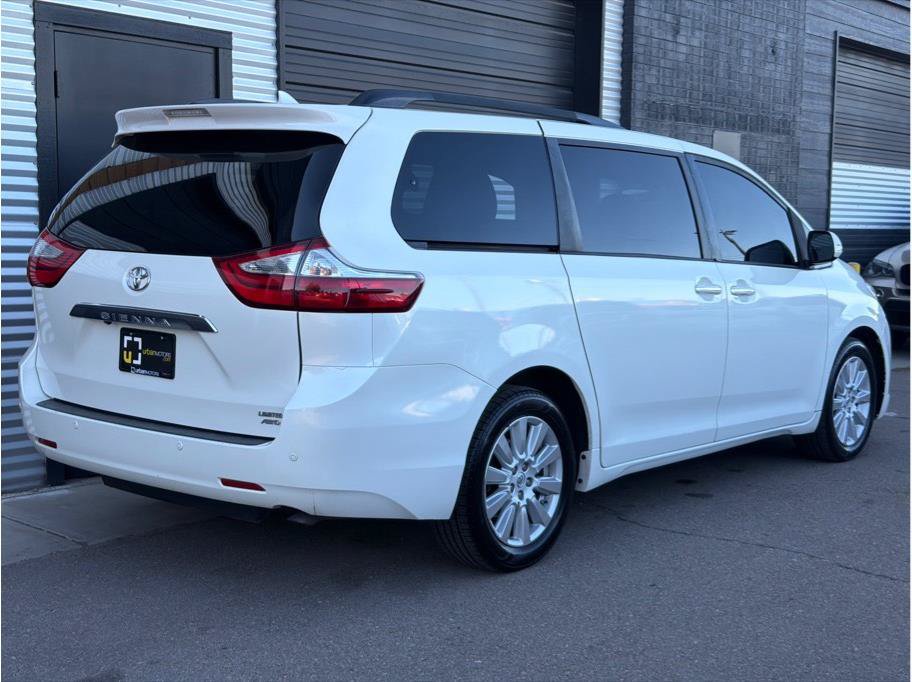 Used 2017 Toyota Sienna Limited Premium AWD/4WD image 10