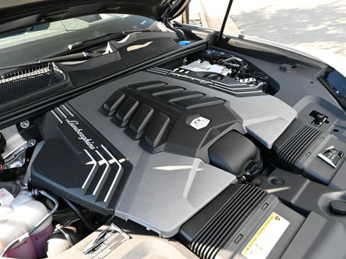 Used 2024 Lamborghini Urus Performante AWD/4WD image 64