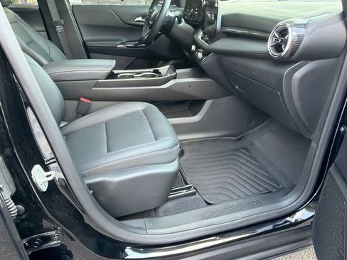 Used 2025 Chevrolet Equinox LT w/ Convenience Package II FWD image 13