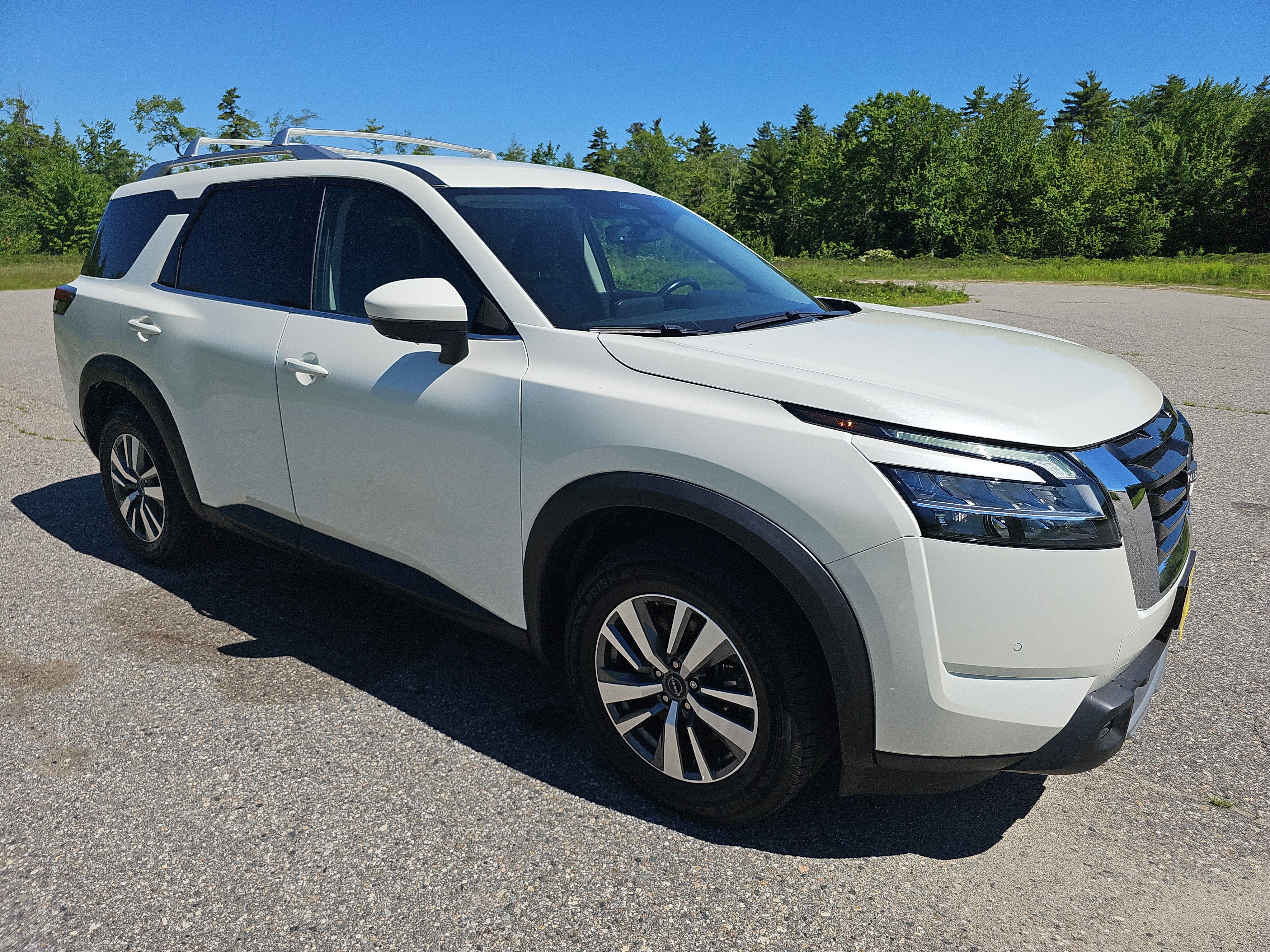 Used 2023 Nissan Pathfinder SL AWD/4WD image 3